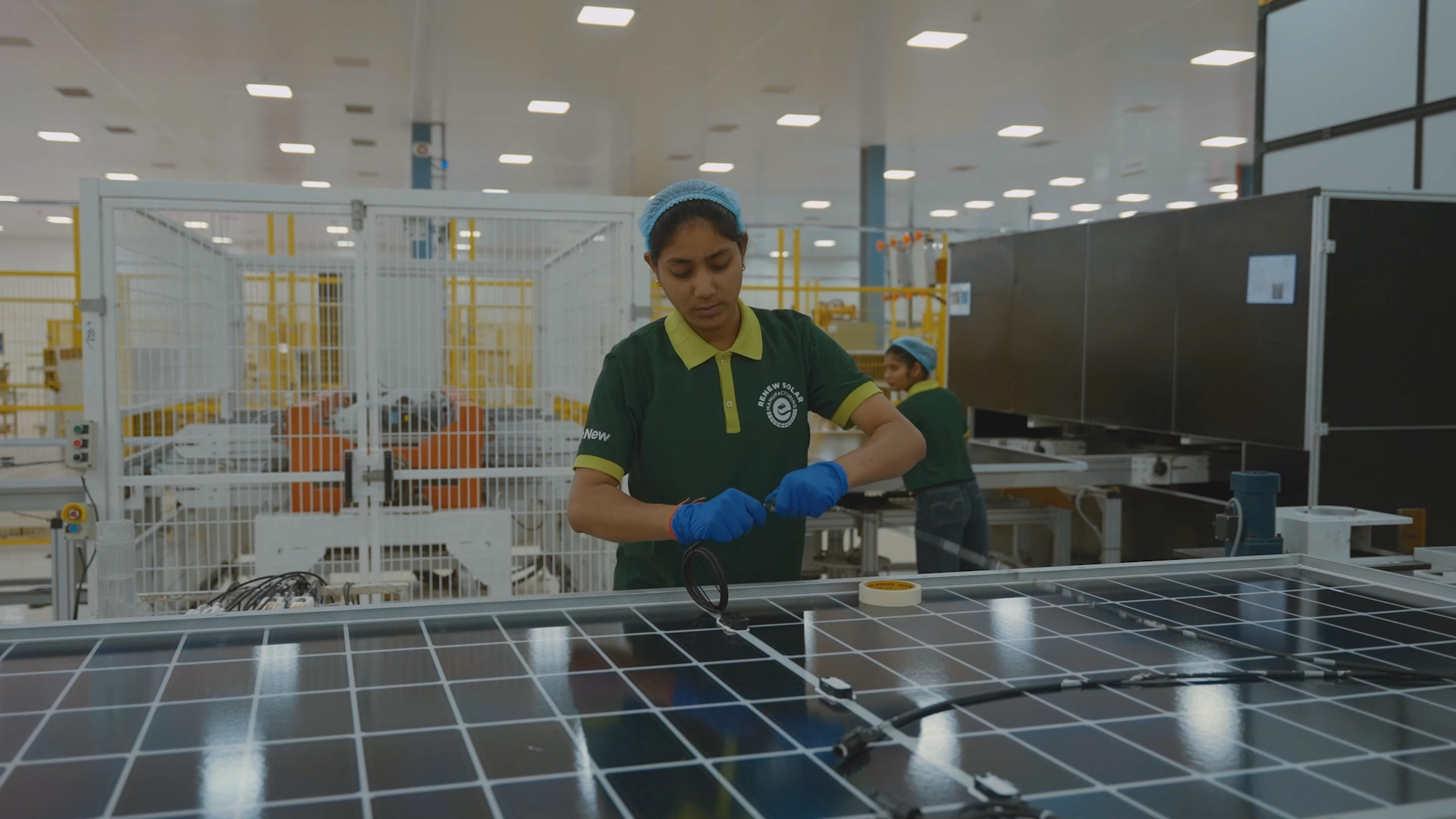 Solar cell manufacturing equipment
